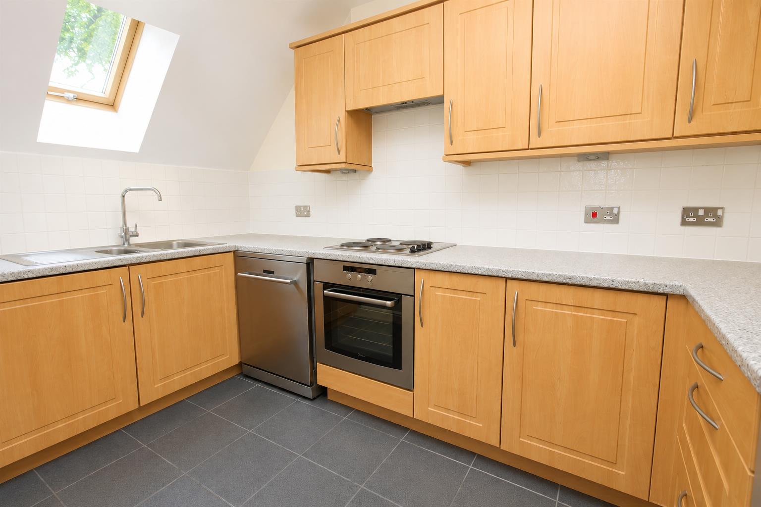 2 bed property in Pryor Close, Tilehurst Reading